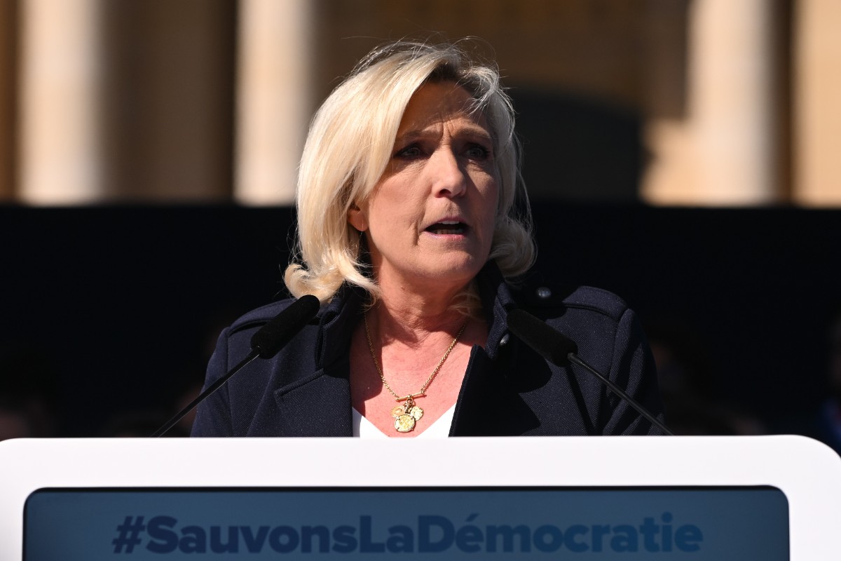 Le Pen anticipa una moción de censura contra el Gobierno de Bayrou tras el plan de ajuste anunciado por el primer ministro francés