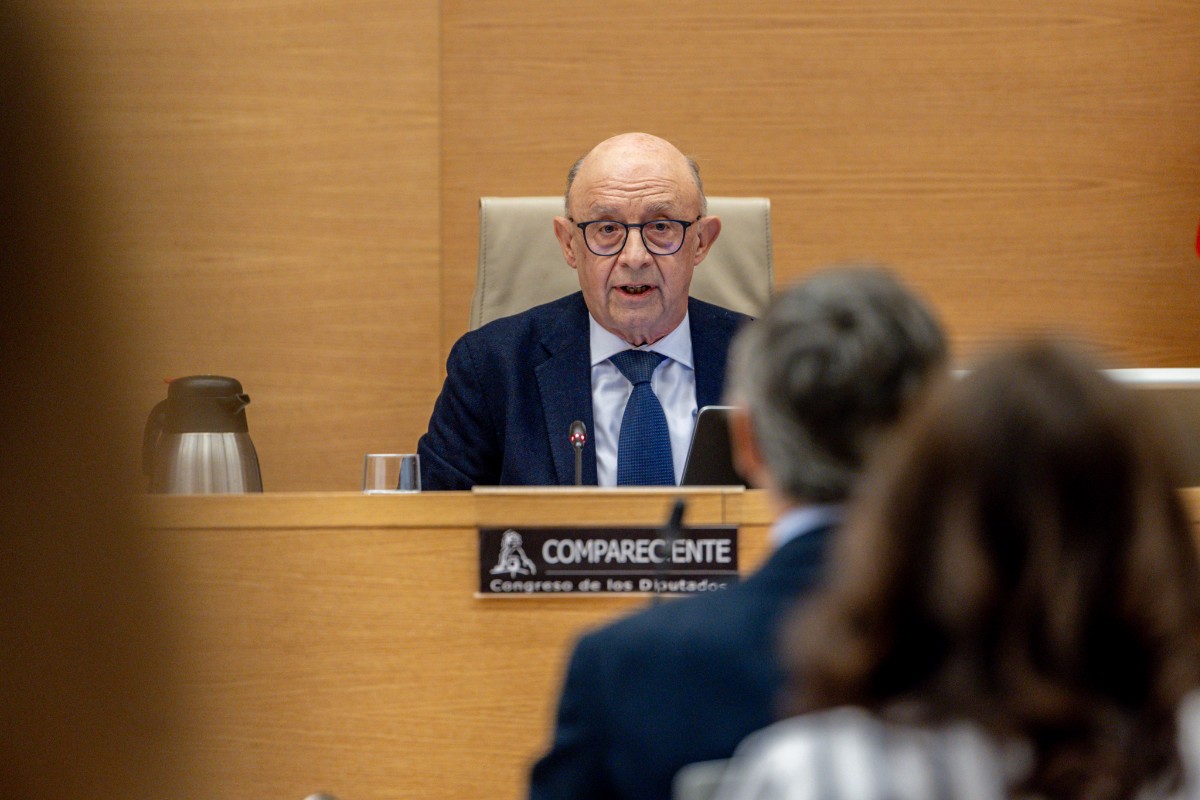 Un juzgado imputa al exministro del PP Montoro por favorecer a empresas gasísticas desde su Ministerio