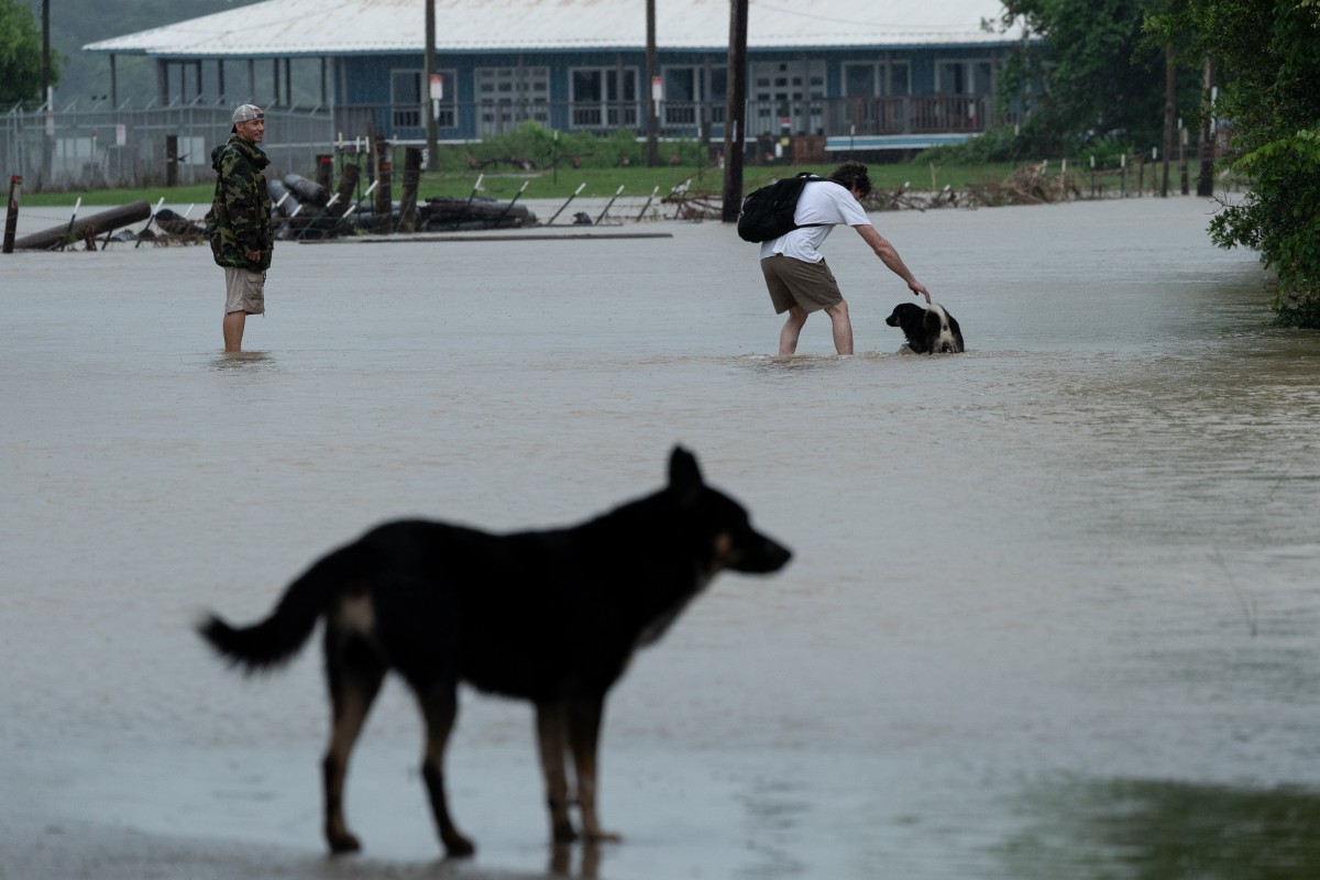 Las inundaciones por la crecida de un río en el estado de Texas dejan al menos 13 muertos