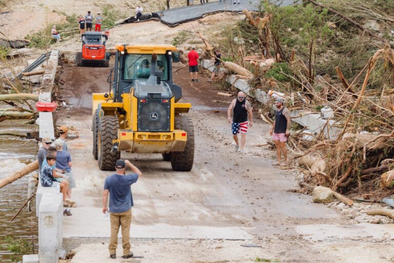 Ascienden a más de 90 los muertos por las inundaciones del río Guadalupe en Texas