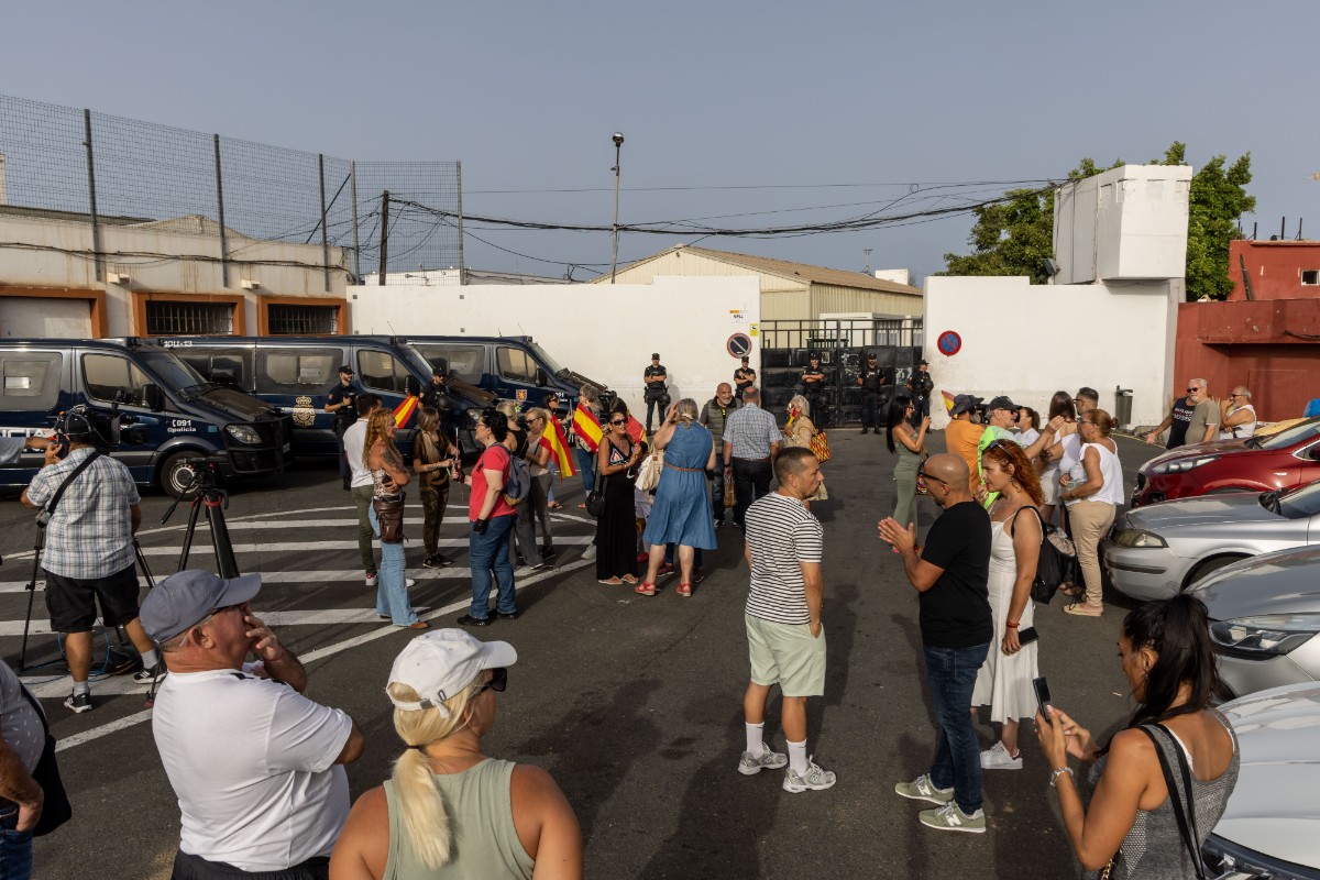 Los vecinos de La Isleta, el barrio en el que un marroquí quemó viva a una menor, desesperados: «Los que dicen que aquí no pasa nada, que se vengan a vivir»