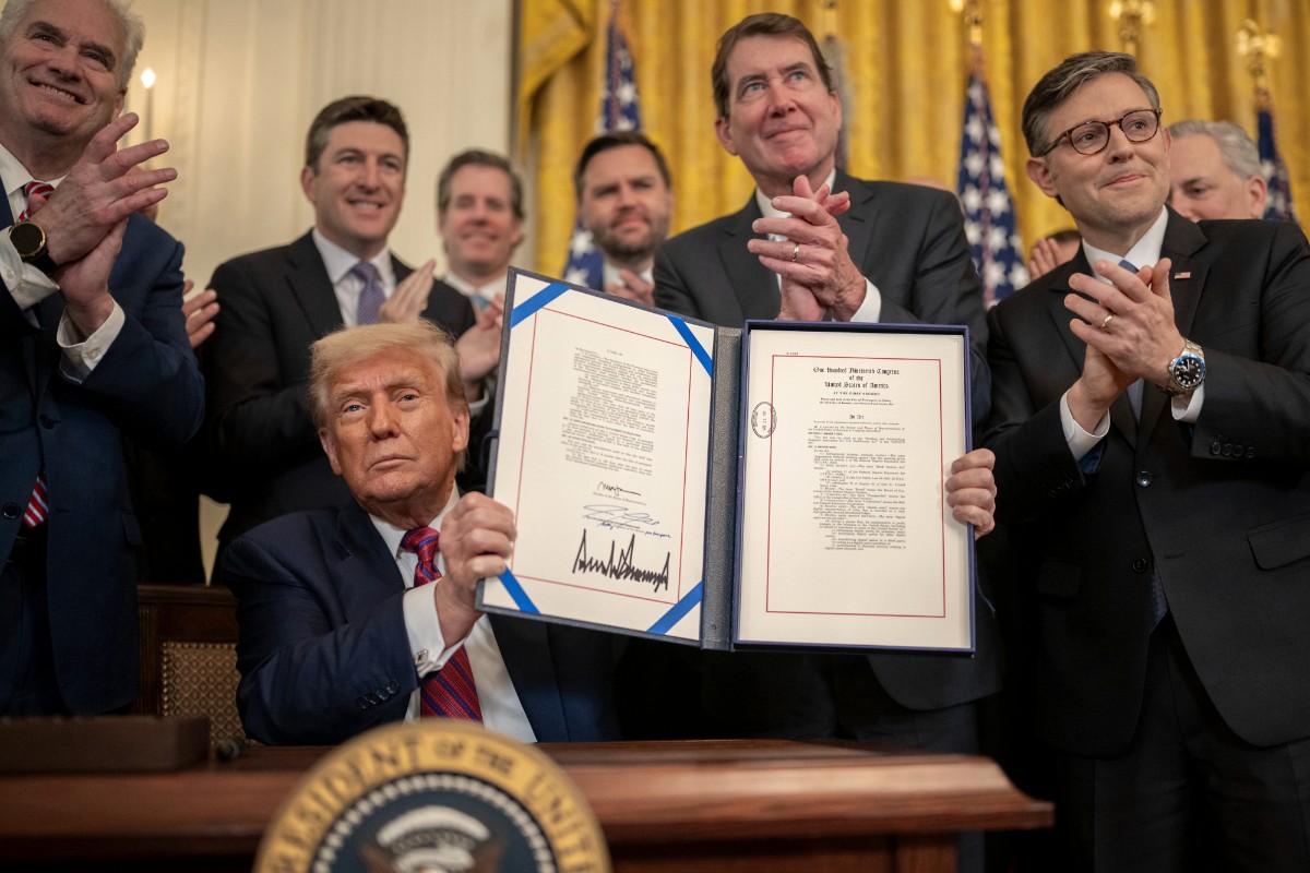 Trump celebra seis meses de un mandato «renacido» y pone el foco en la conspiración de Obama y Clinton