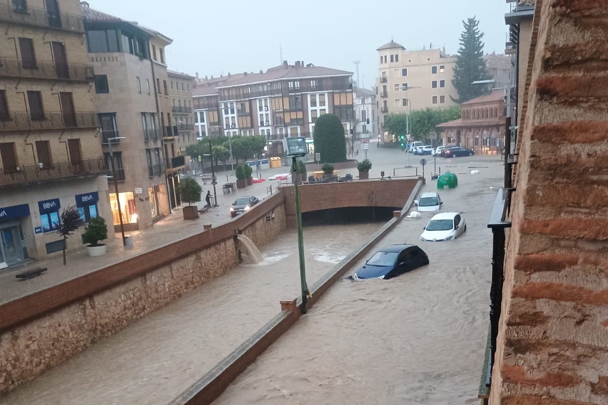 La DANA irrumpe en Tarazona (Zaragoza) con intensas lluvias e inundaciones en el centro del municipio