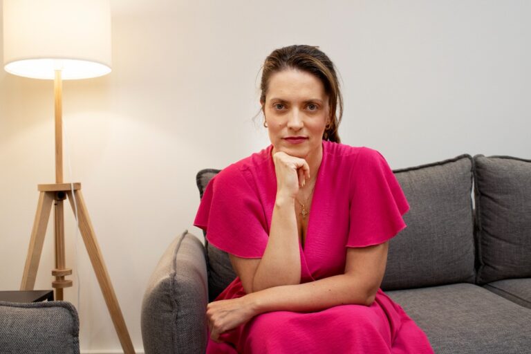 Irene González, autora de ‘Salvar Europa’: «El globalismo quiere que seamos seres absurdos, que no amemos nada, para someternos a sus decisiones»
