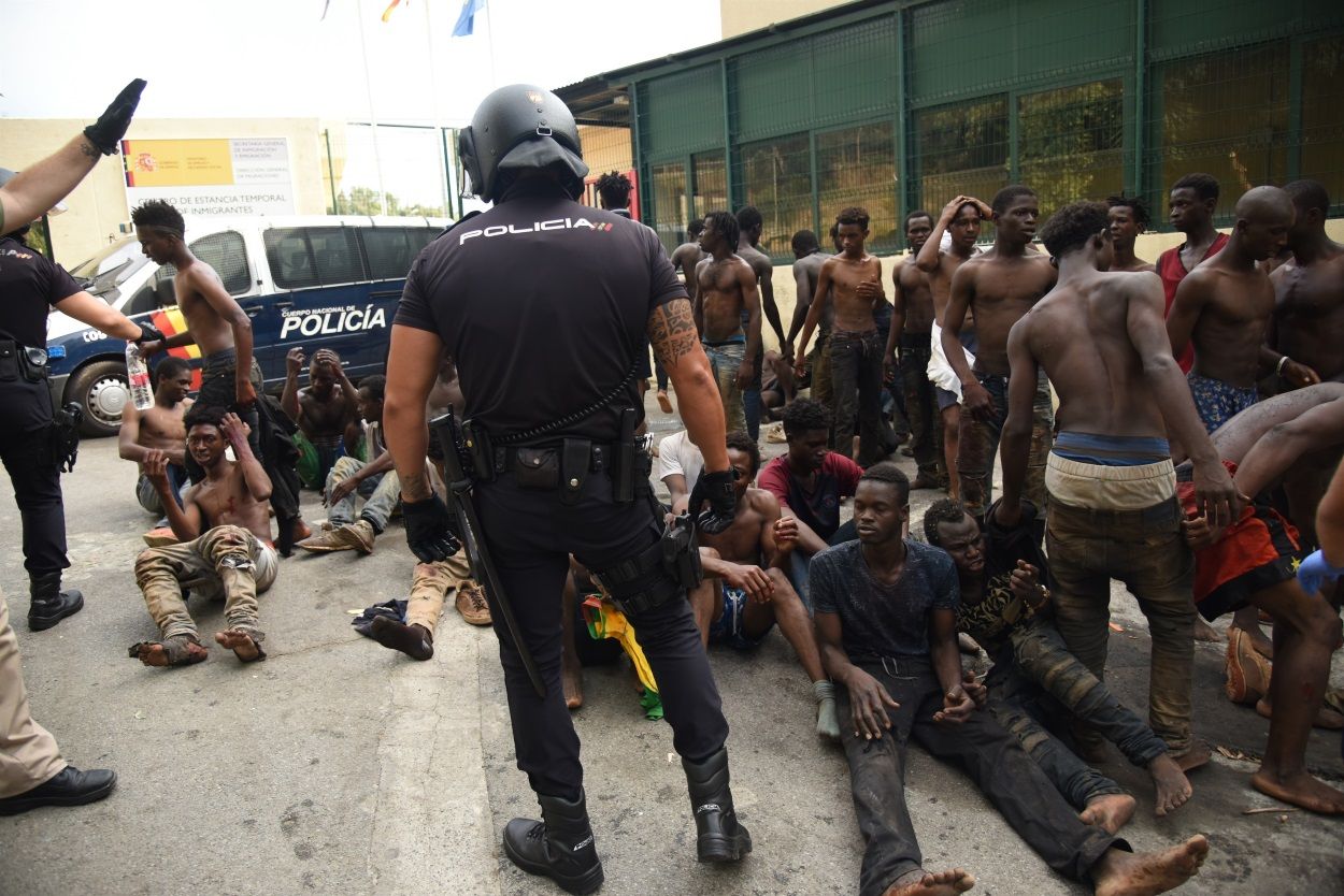 Un expolicía revela que dejó el cargo a consecuencia de las políticas migratorias del bipartidismo: «Hay relación entre inmigración ilegal y delincuencia»