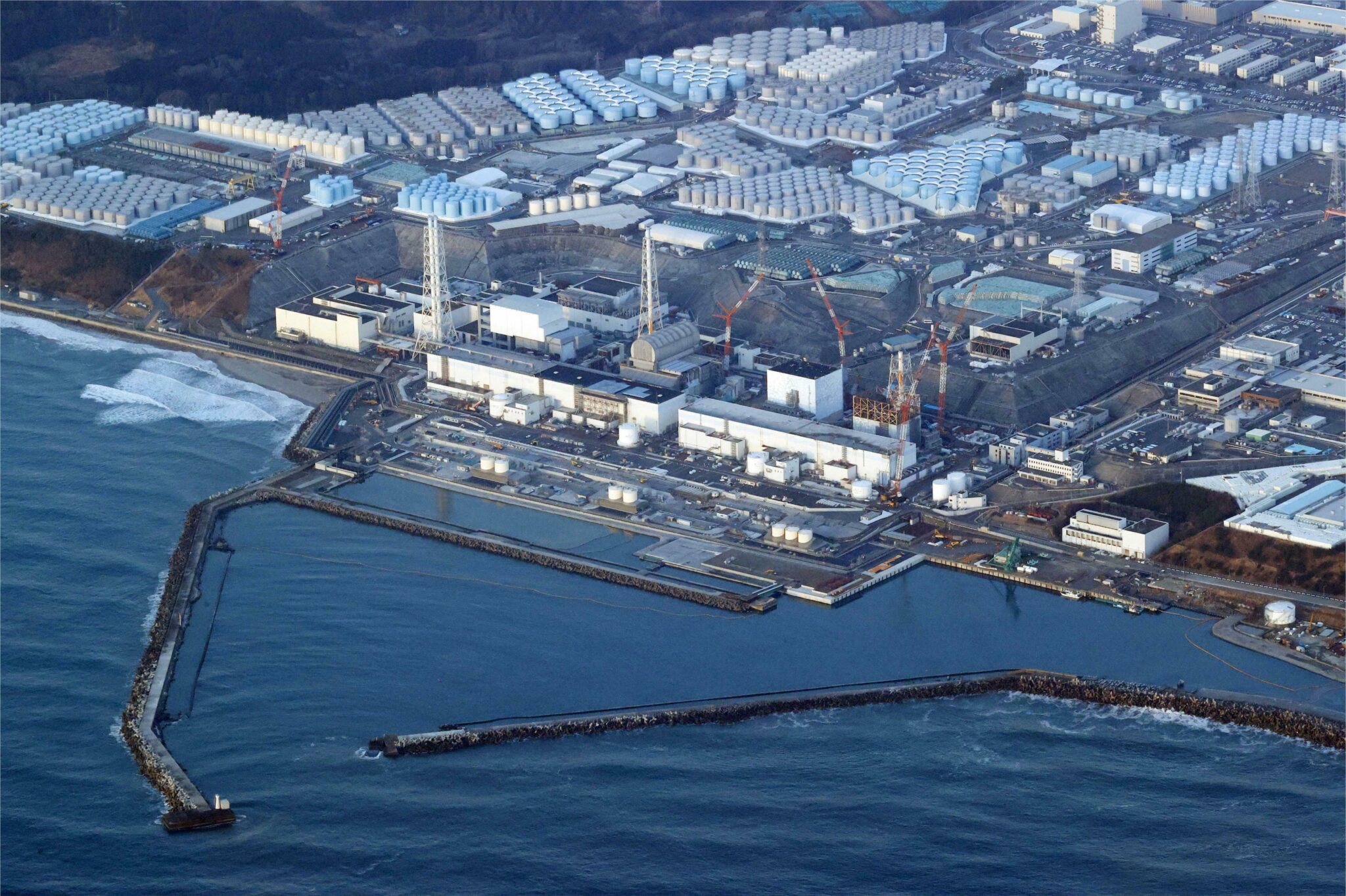 Japón vuelve a apostar por la energía nuclear y reabre 14 reactores que llevaban cerrados desde el accidente de Fukushima 