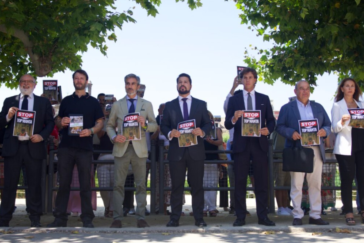 VOX lanza una campaña en Cataluña contra el «top manta»: «Supone un ataque frontal, desleal y cruel al pequeño comercio. Los responsables son el bipartidismo y el separatismo»