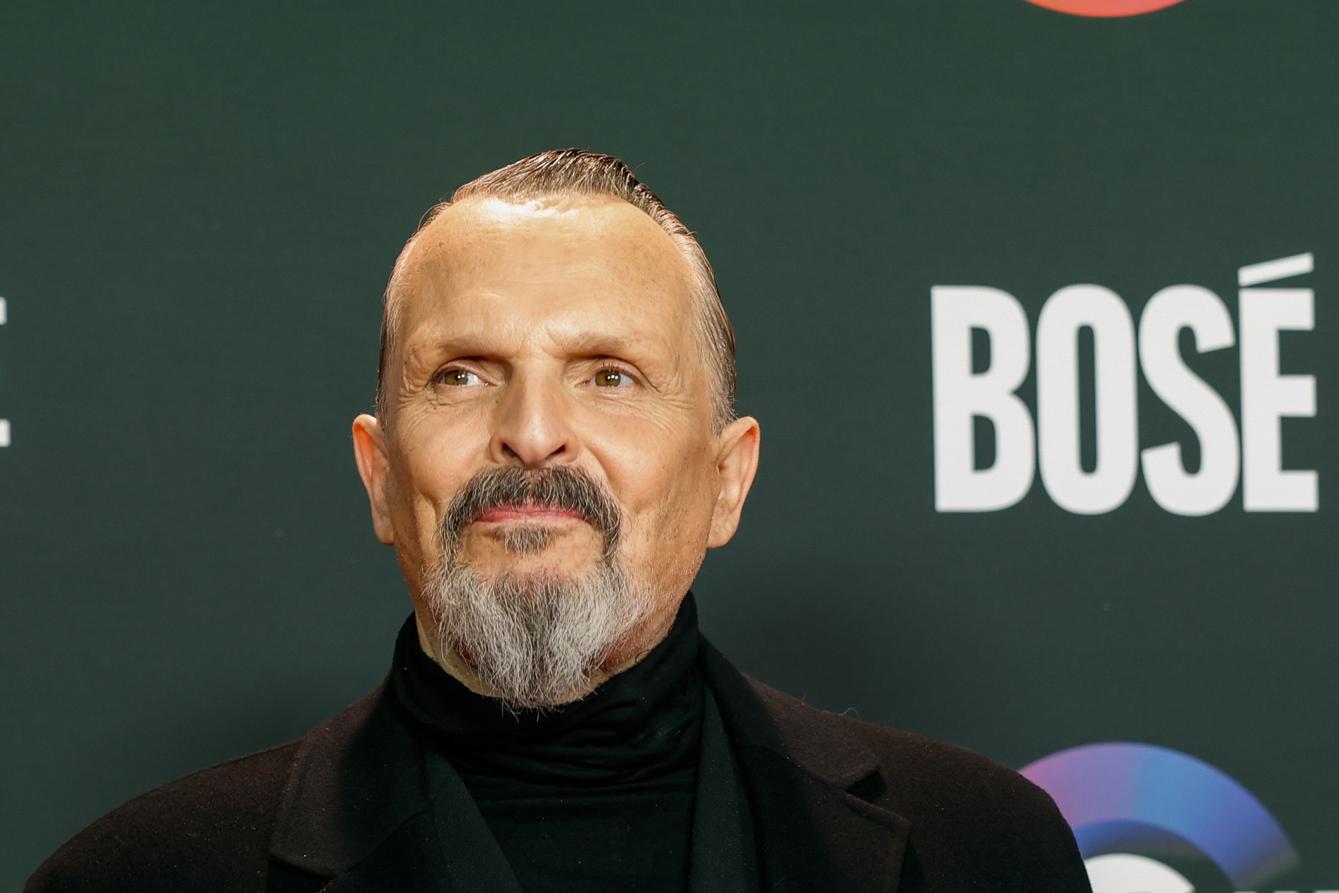 Miguel Bosé estalla contra el Gobierno de Sánchez por la gestión de los incendios: «Los criminales responsables son los mismos de los apagones y las danas»