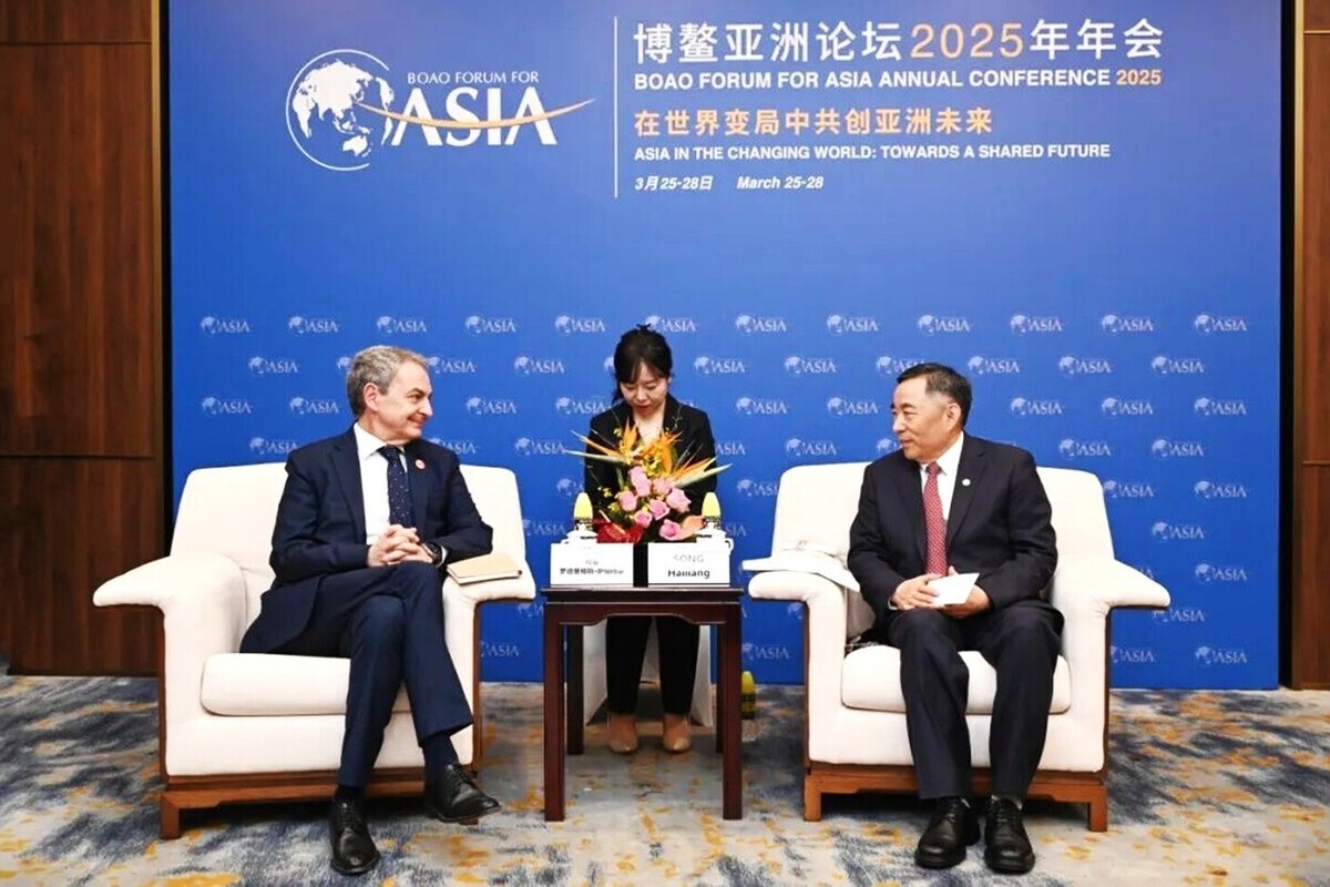 La investigación de EEUU a Sánchez por el contrato de Huawei y sus vínculos con China acorrala a Zapatero: «Él es la clave»