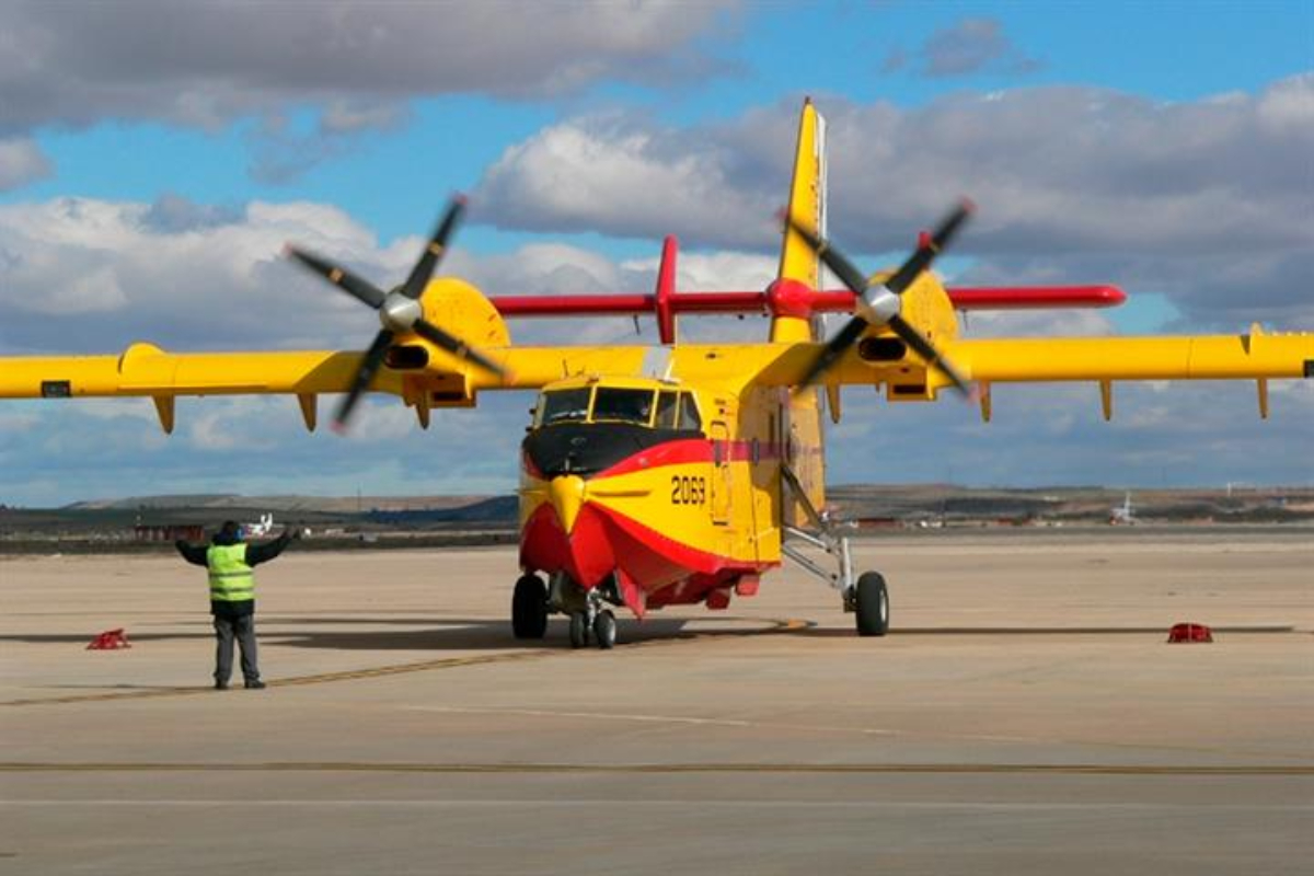 El Gobierno de Sánchez deja a España con menos medios aéreos antiincendios: ocho aviones contratados menos y flota estatal recortada en cuatro unidades