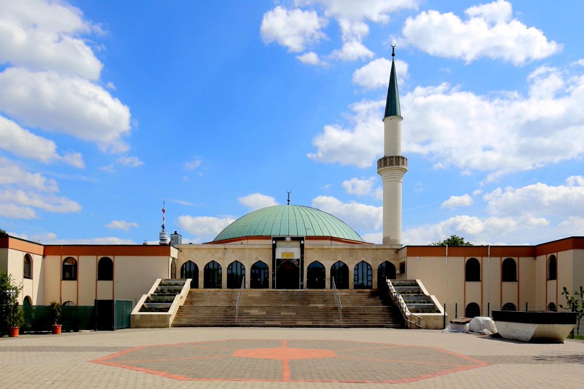 Escándalo en Austria: investigan el desvío de fondos recaudados en mezquitas para organizar orgías y pagar sobornos
