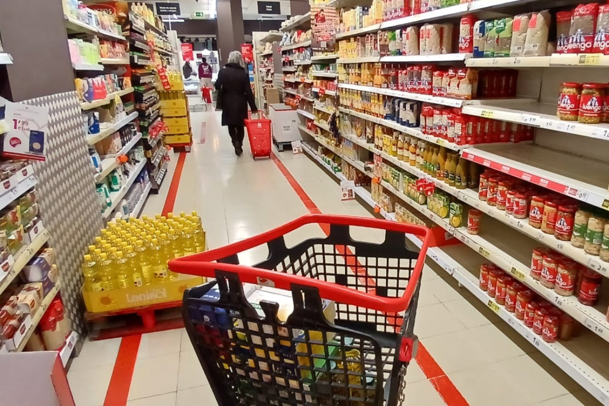 La cesta de la compra se dispara un 38,5% en España: el precio del pan, la carne, los huevos y el pescado, en máximos históricos