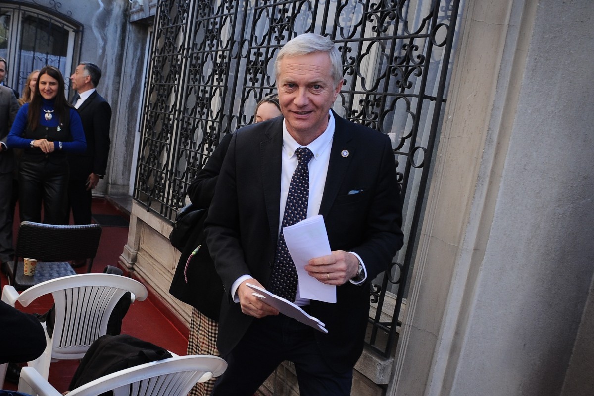 Elecciones presidenciales en Chile: Kast mantiene una considerable ventaja en los sondeos sobre la comunista Jara