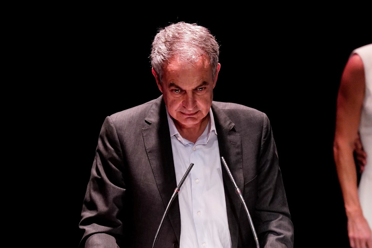 Zapatero siguió con la negociaciones con los etarras tras el atentado con un coche bomba en Madrid
