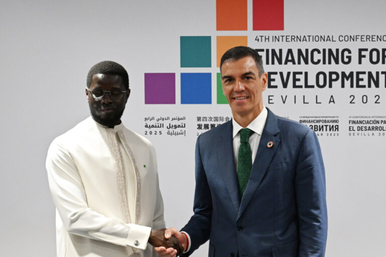El Gobierno de Sánchez refuerza el efecto llamada: financiará cursos de español para menores en Senegal