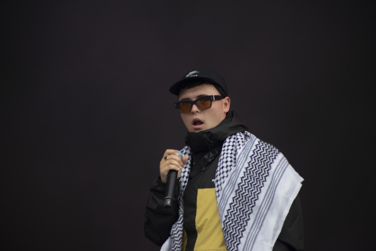 El grupo irlandés Kneecap cancela su gira en EEUU en medio de un proceso judicial en Reino Unido por elogiar a Hamás y Hezbolá