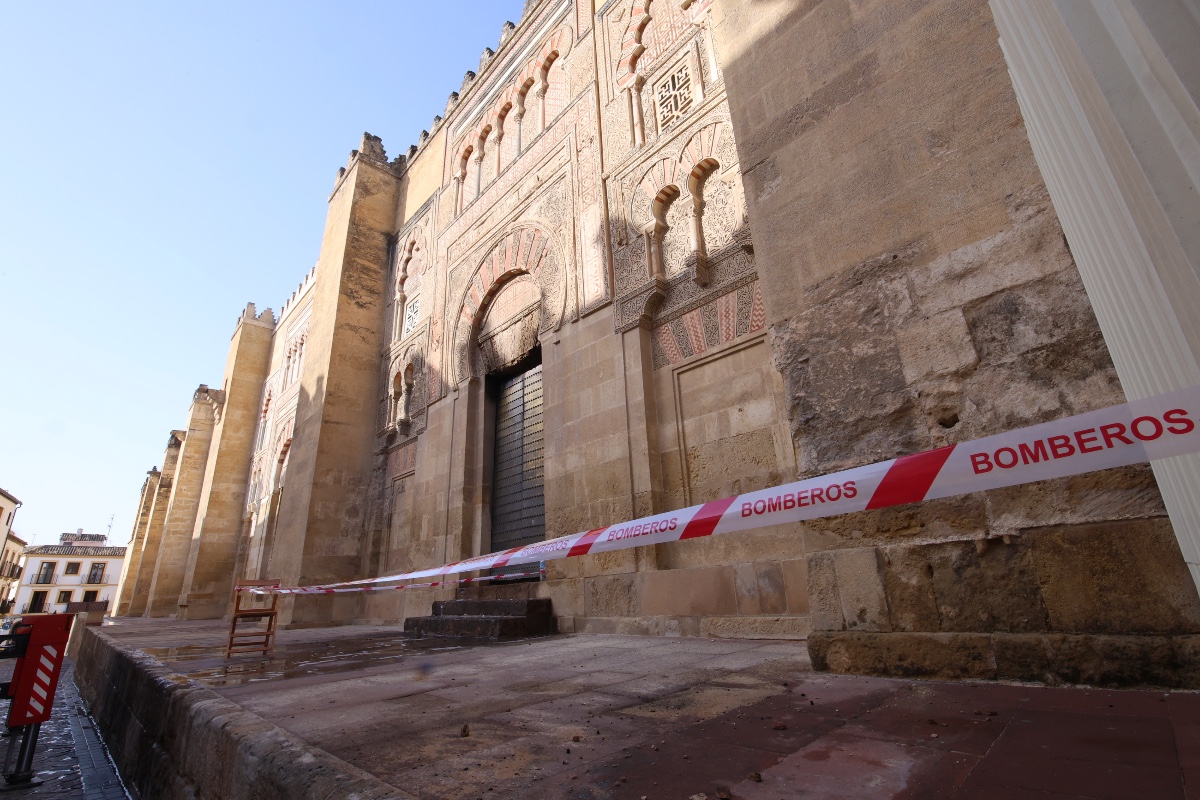 El deán de la Catedral señala que el daño en la Mezquita de Córdoba es «muy pequeño», aunque aún se esperan los informes oficiales