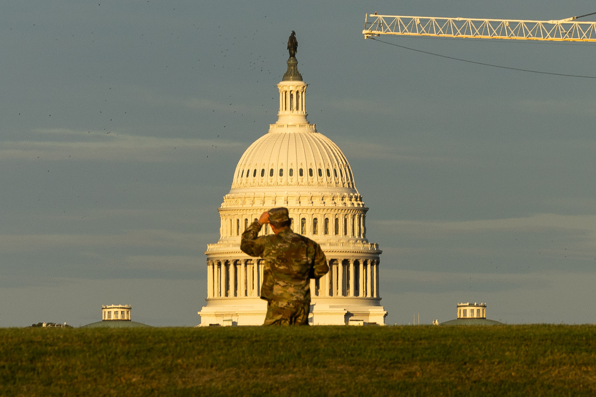La Guardia Nacional inicia su despliegue en Washington tras la orden de Trump para hacer frente al caos y la inseguridad