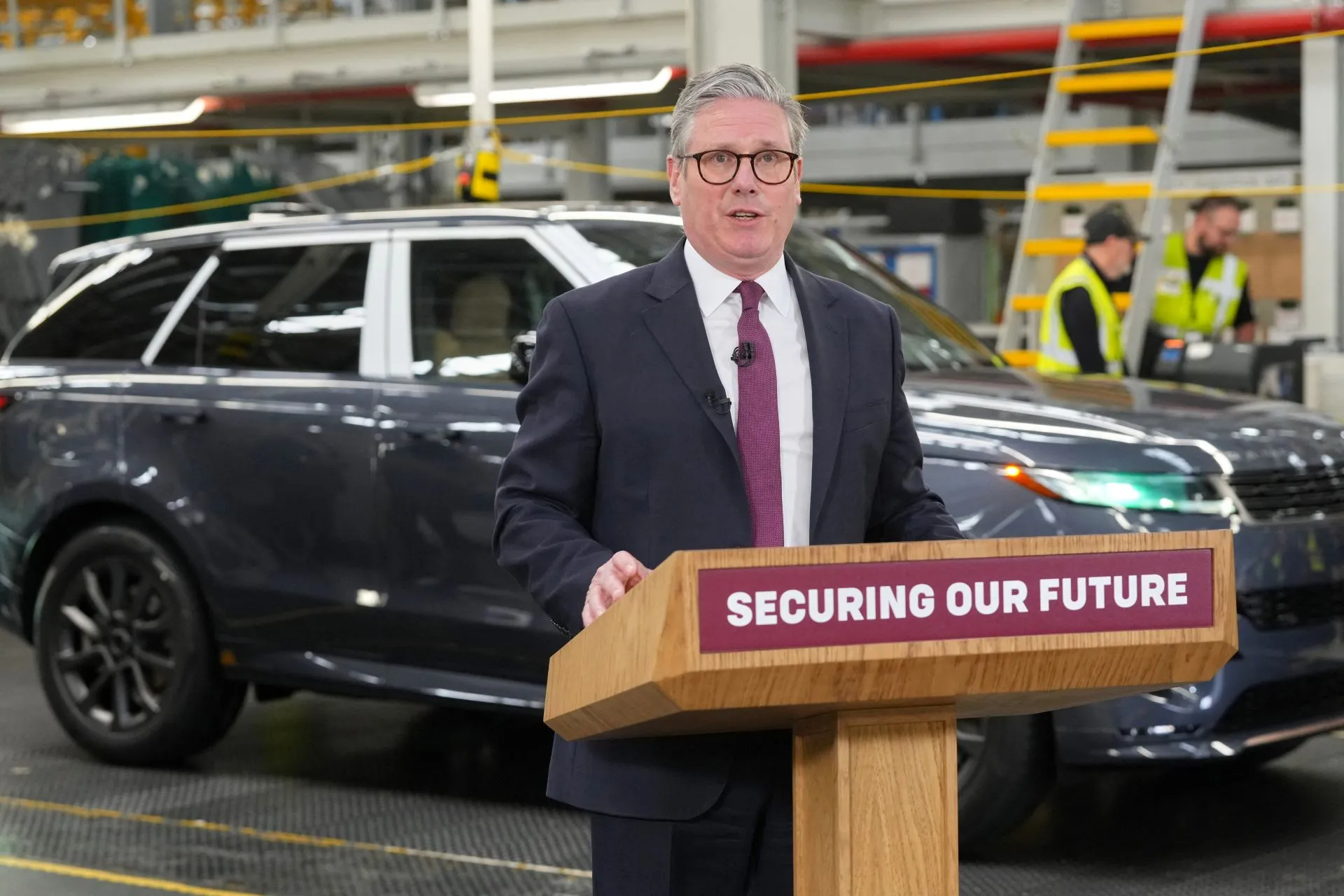 El Gobierno británico prevé prohibir la venta de vehículos no eléctricos a partir de 2030: «Nos aseguraremos de acabar con los de gasolina y diésel»