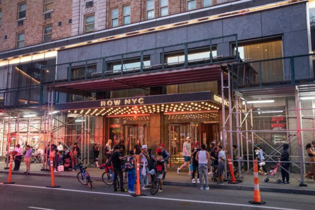 El último gran hotel de Nueva York que albergaba inmigrantes ilegales cesará sus operaciones el próximo año