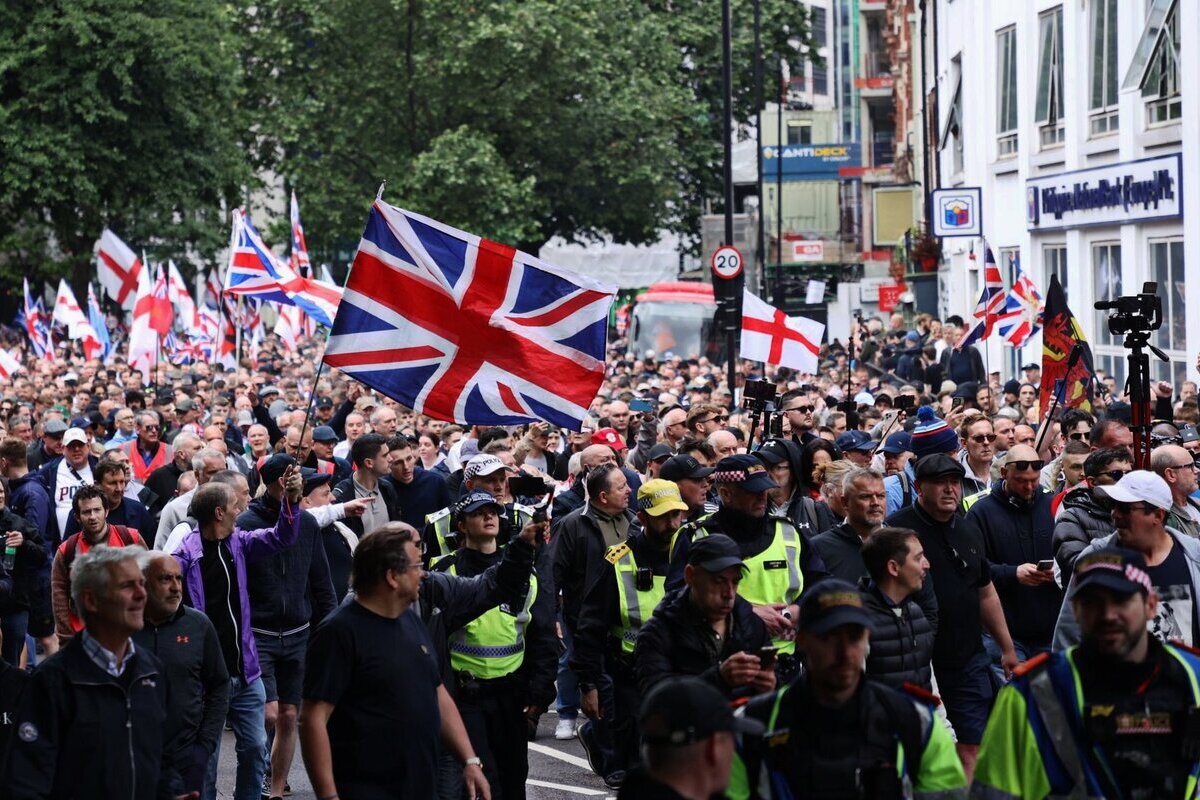 Casi el 50% de británicos apoya cerrar la frontera, no permitir la llegada de más inmigrantes y realizar deportaciones masivas