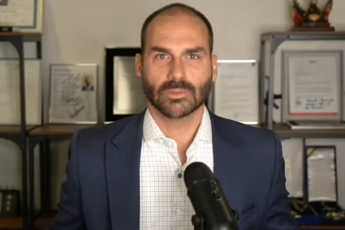 Eduardo Bolsonaro asegura que EEUU anunciará nuevas sanciones contra De Moraes luego de la imposición de prisión domiciliaria a su padre