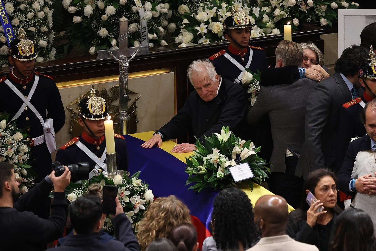 «¡Miguel no murió, Petro lo mató!»: el grito de dolor de un grupo de colombianos que asistieron al funeral del senador Miguel Uribe