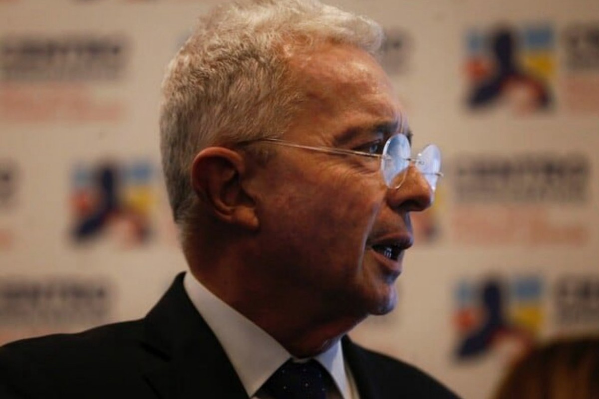 El expresidente colombiano Uribe renuncia a la prescripción del caso por el que fue condenado a 12 años de arresto domiciliario