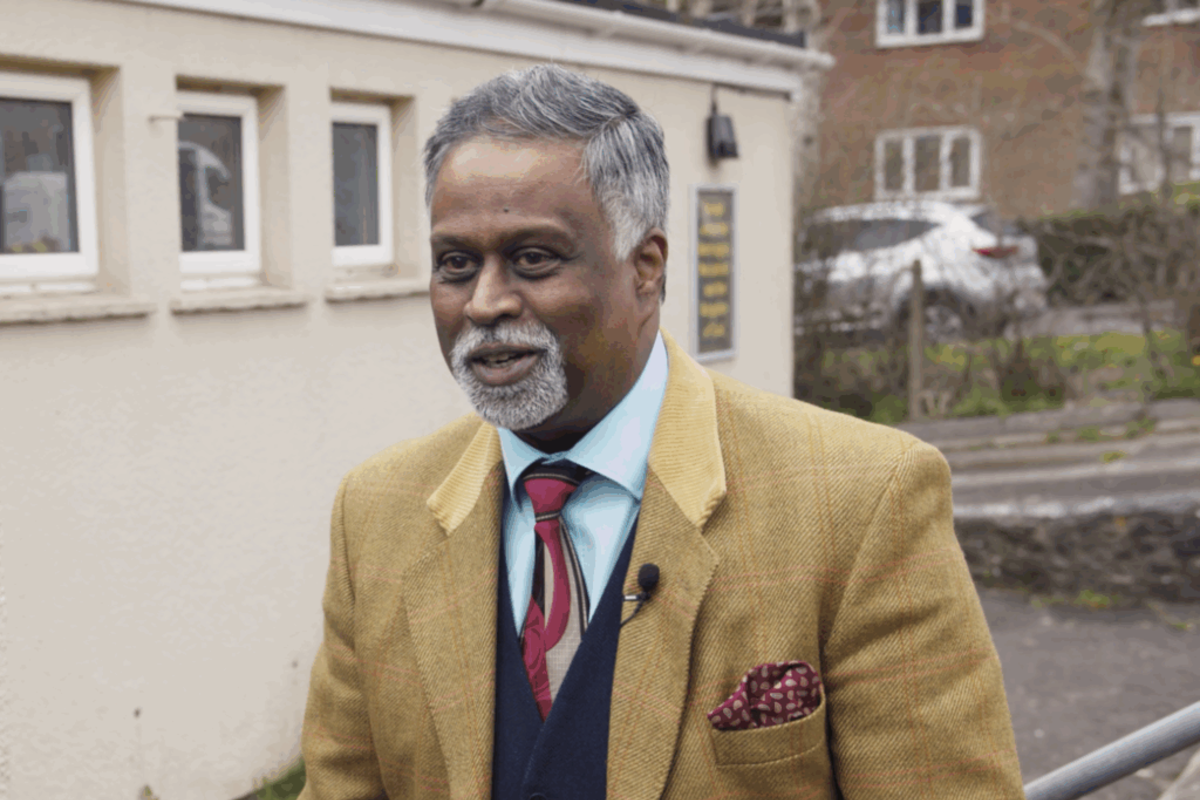 Islamistas agreden a un pastor cristiano en Bristol (Reino Unido) por rezar en la calle y la policía le amenaza con arrestarle por «delitos de orden público»