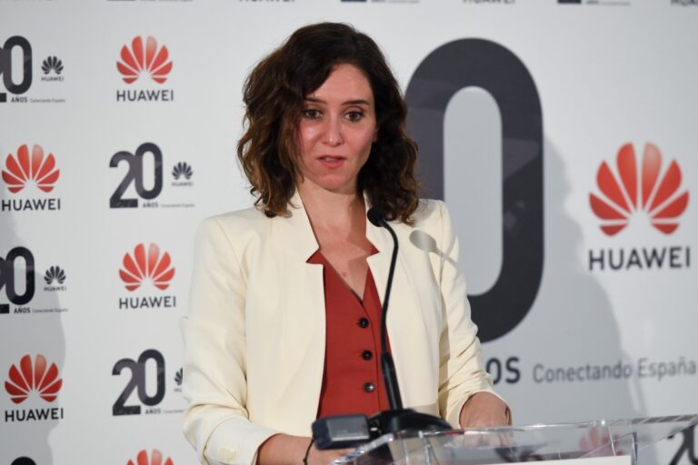 Ayuso, Moreno Bonilla, González Pons… así defendieron los dirigentes del PP la «cooperación» con la compañía china Huawei