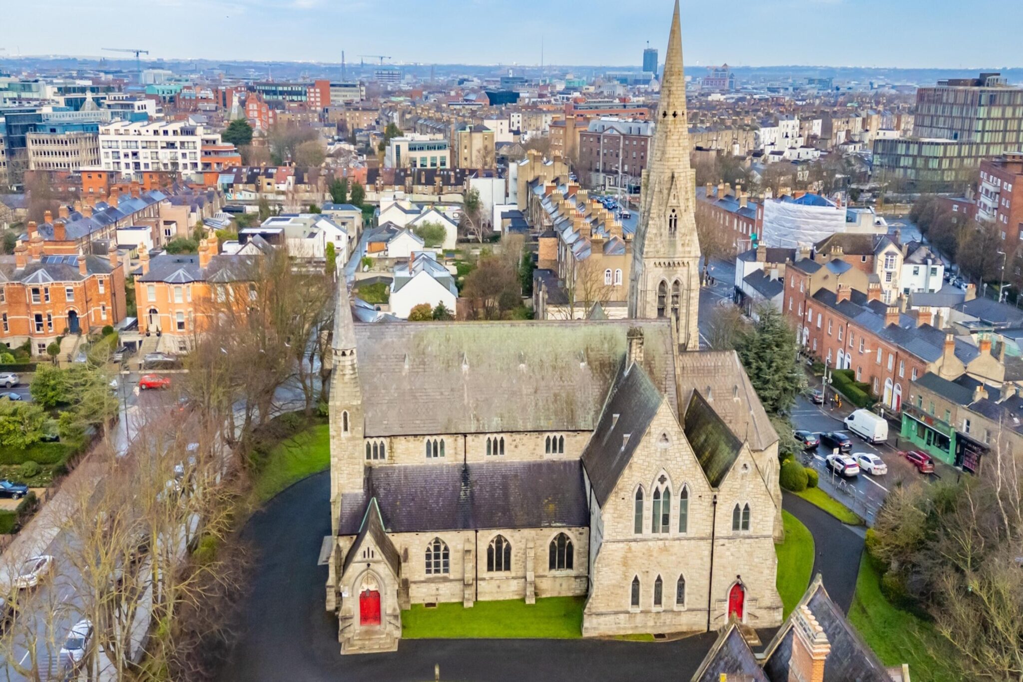 La comunidad rumana de Irlanda inicia una recaudación para comprar una Iglesia abandonada y evitar que se convierta en un centro islámico