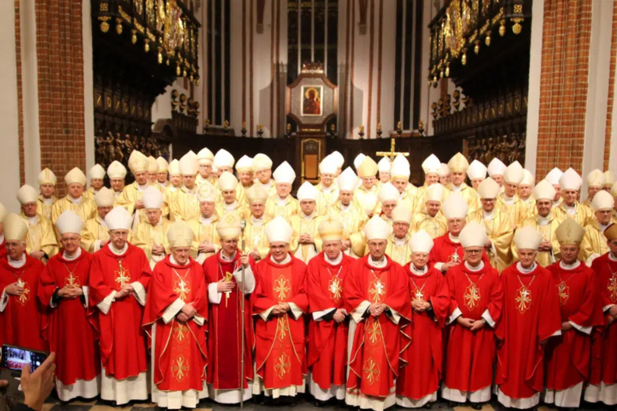 La Conferencia Episcopal de Polonia llama a los padres a boicotear la nueva asignatura de «educación sexual»: «Es antifamilia y busca corromper a los niños»