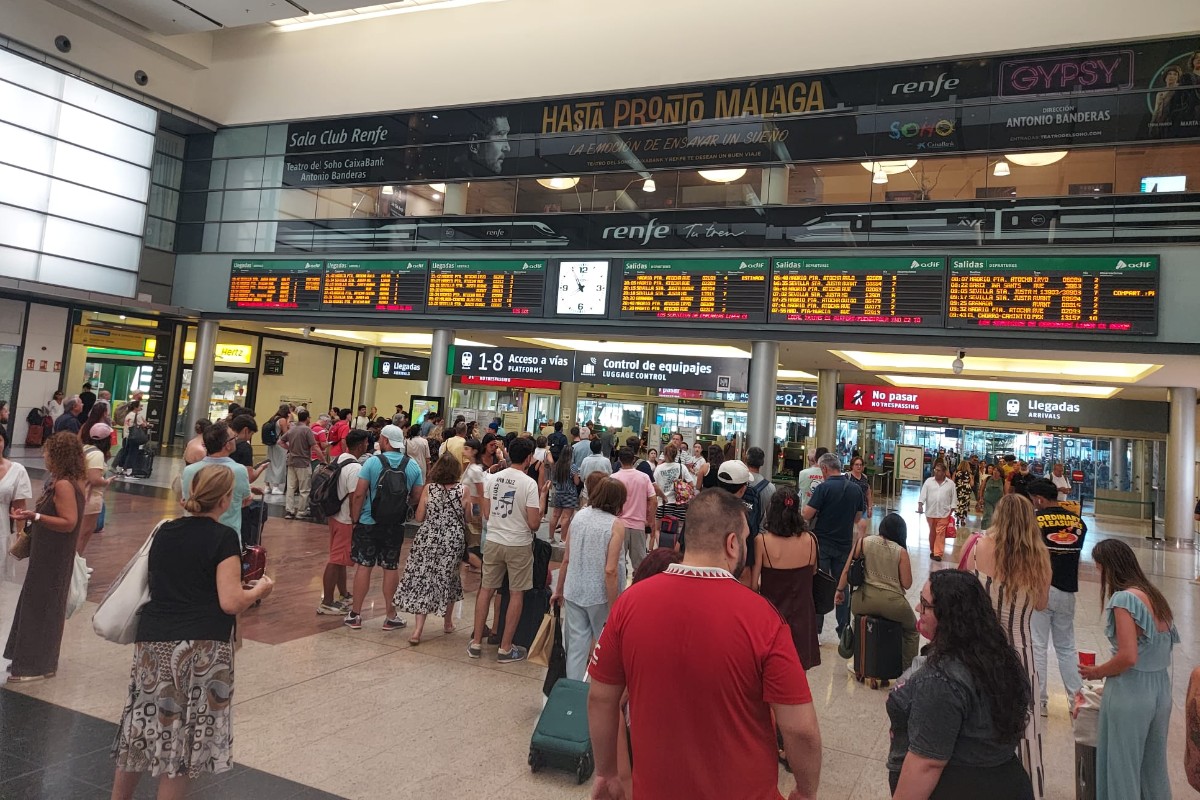 Una avería en un tren vuelve a provocar retrasos de hasta tres horas en la línea de alta velocidad que conecta Madrid y Andalucía