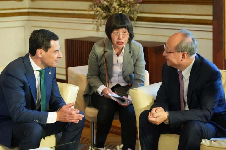 La Fundación Disenso ya denunció la «influencia» china en la política en España por la complacencia del PSOE y del PP con el régimen comunista