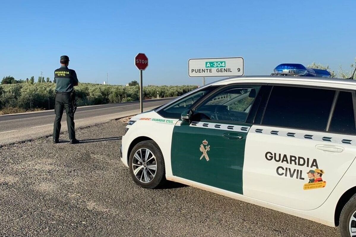 Detenidos tres inmigrantes en Puente Genil (Córdoba) por golpear con un palo y una barra de hierro a un vecino, al que le robaron 350 euros