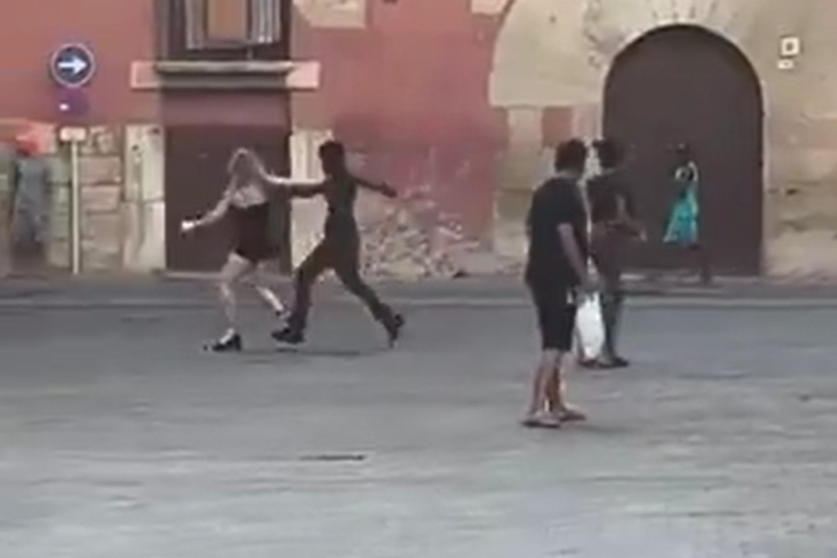 Un individuo de origen subsahariano insulta y agrede a un trans en el centro de Tortosa (Tarragona)