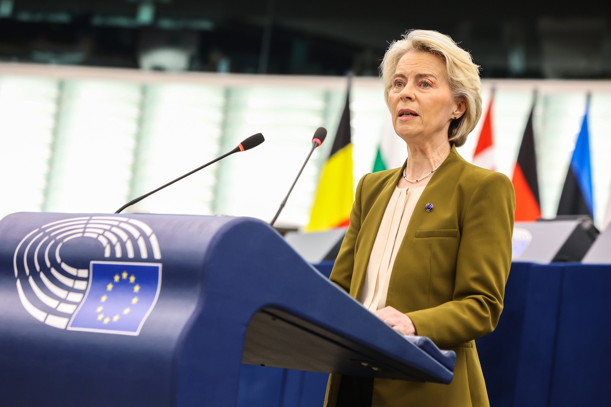 Bruselas entrega casi 900 millones a sindicatos como CCOO para cursos ecologistas dirigidos a los despedidos por las políticas verdes