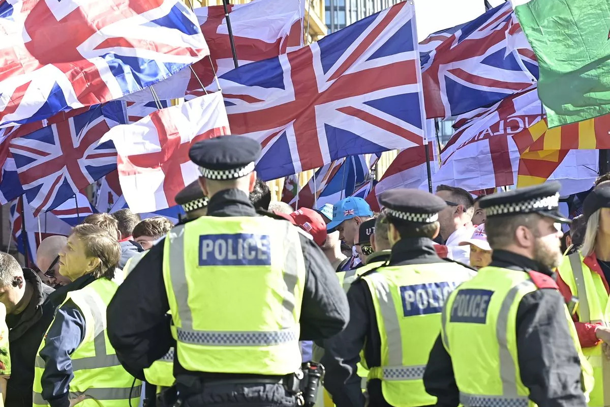 El 70% de detenidos en la histórica manifestación contra la inmigración ilegal en el Reino Unido fueron contramanifestantes del grupo Antifa