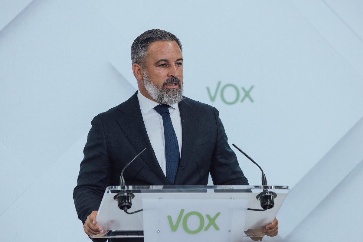 Santiago Abascal recuerda que son el PP y el PSOE los que promueven la invasión migratoria y mantienen la política de fronteras abiertas