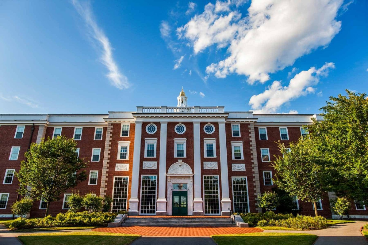La Administración Trump impone nuevas restricciones de financiación a Harvard: «Se han negado a proveernos información. ¿Qué están ocultando?»