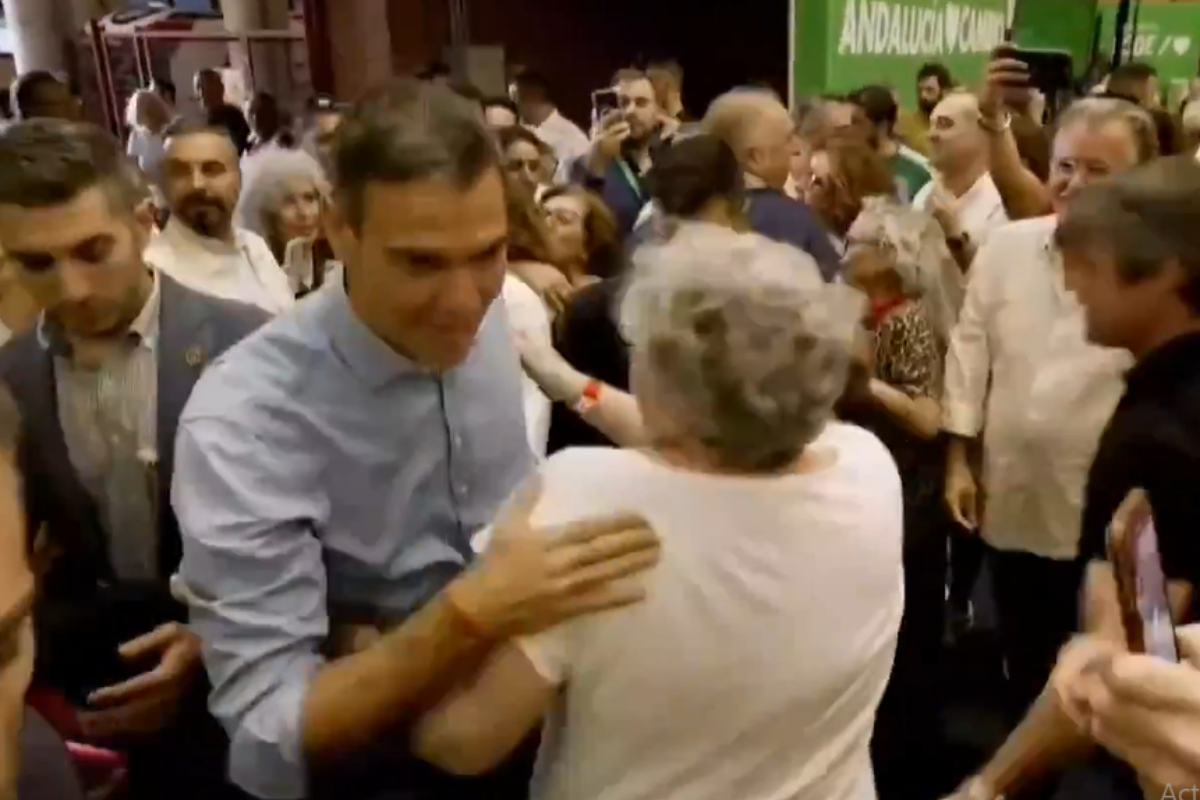 El empujón viral de Pedro Sánchez a una mujer en un mitin del PSOE en Málaga
