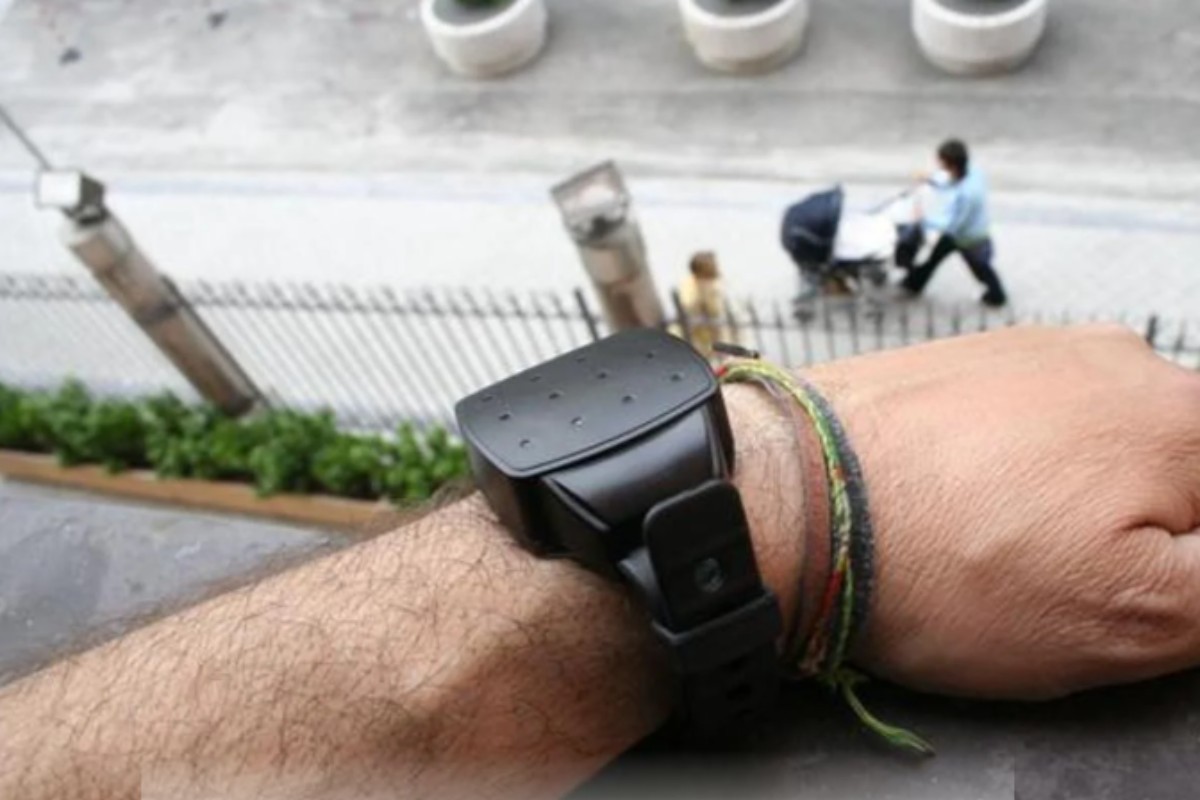 Igualdad vuelve a licitar pulseras «antimaltrato» con deficiencias que ponen en riesgo la seguridad de las mujeres