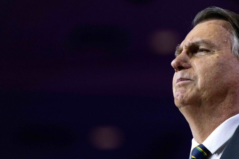 Máxima preocupación por el estado de salud de Jair Bolsonaro: sigue en la UCI con problemas en la función renal y sin previsión de alta