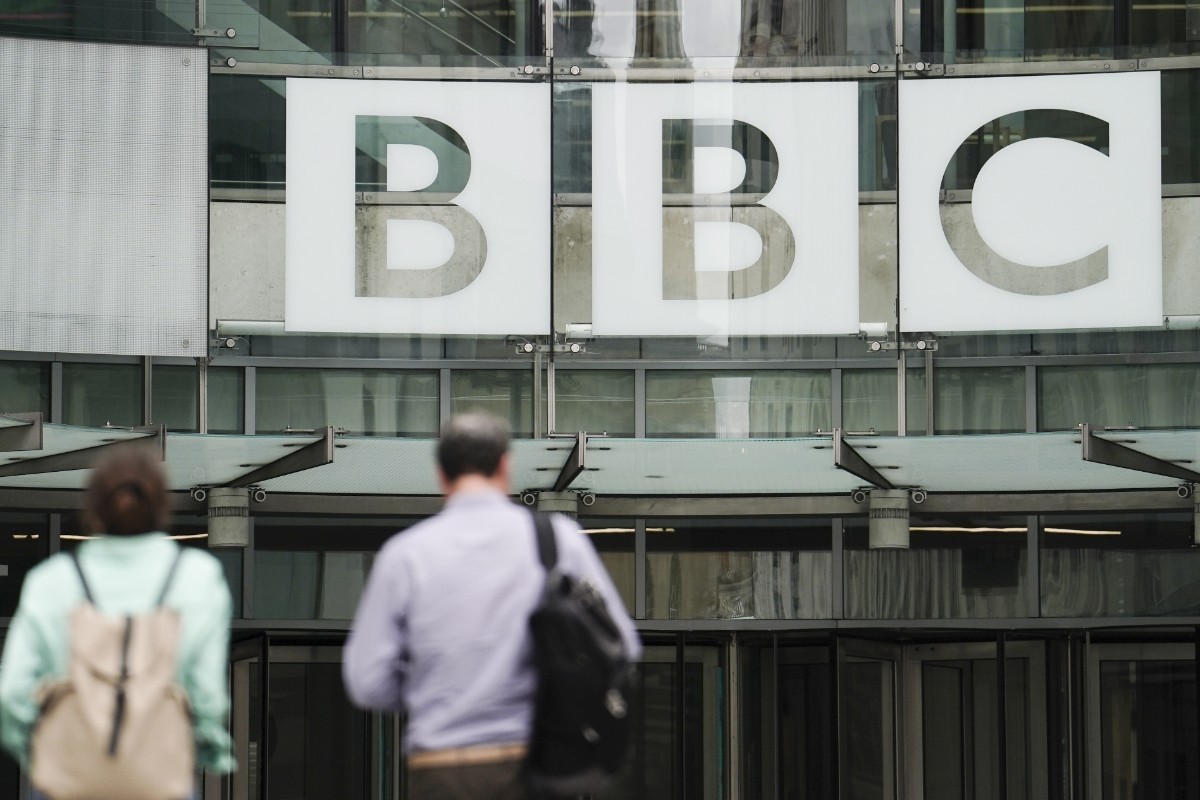 La BBC admite años de sesgo en su cobertura sobre asuntos «trans» tras el escándalo que ha derribado a su cúpula