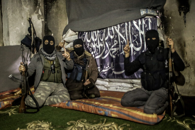 Al Qaeda mata a más de 100 soldados en Mali en uno de sus mayores golpes recientes en el Sahel