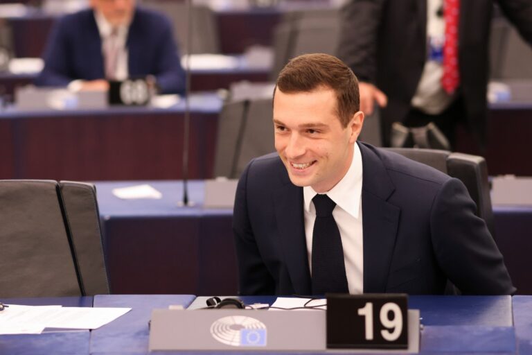 La Confederación de Judíos de Francia respalda al presidente de Agrupación Nacional, Jordan Bardella, tras la campaña en su contra: «La verdad triunfará»