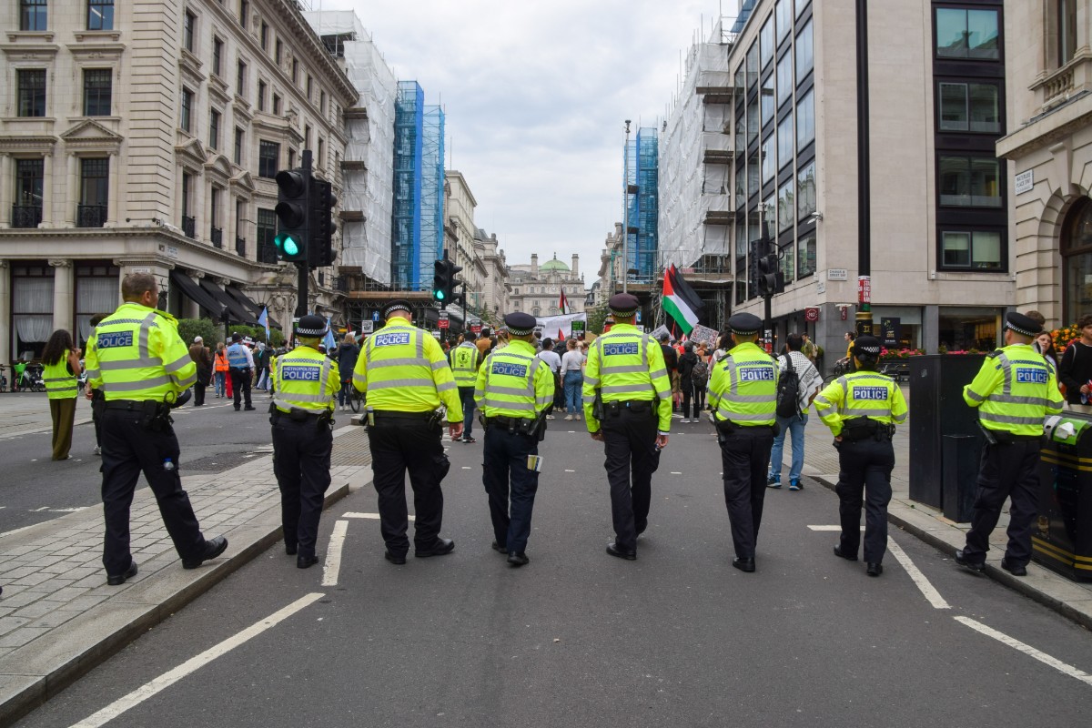 Dos terroristas del Estado Islámico planearon una masacre contra la comunidad judía de Inglaterra con fusiles de asalto similares a los usados en los atentados de París