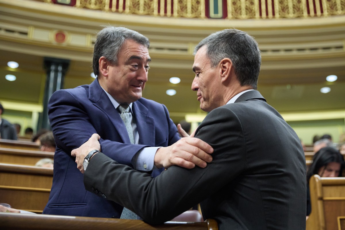 El Gobierno de Sánchez maniobra en Bruselas para blindar a separatistas y proetarras de la barrera electoral europea