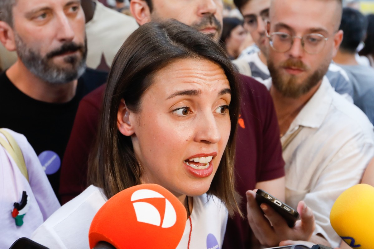 Irene Montero adjudicó el contrato millonario de las pulseras «antimaltrato» a una UTE cuyo plan había sido calificado de «deficiente»