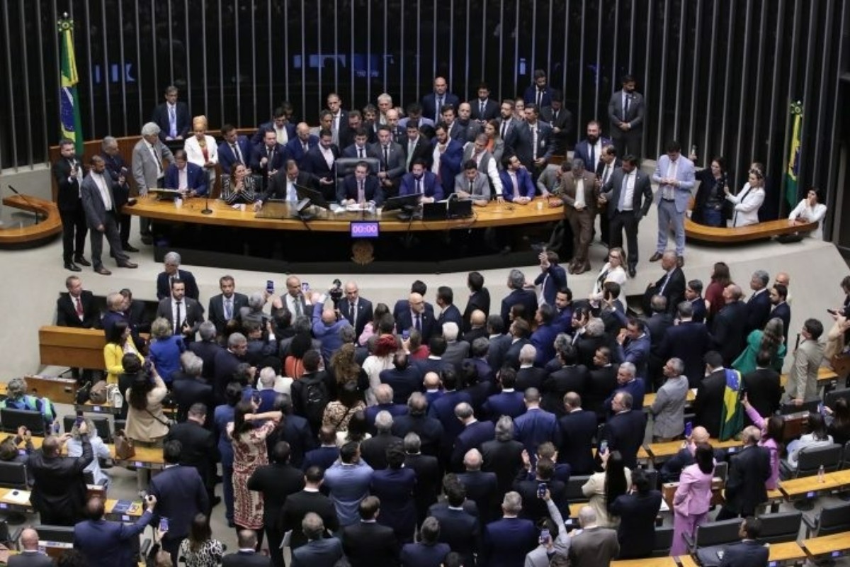 La Cámara de Diputados de Brasil aprueba una solicitud para tramitar de urgencia una ley con la que se podría indultar a Bolsonaro